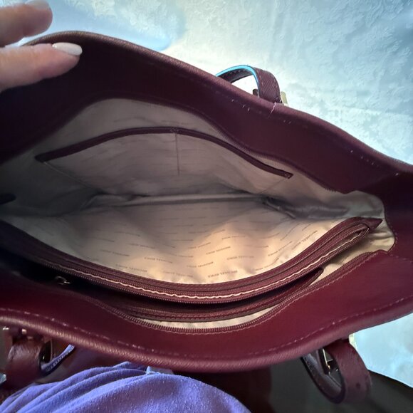 Michael Kors Jet Set Tote - Picture 5 of 8